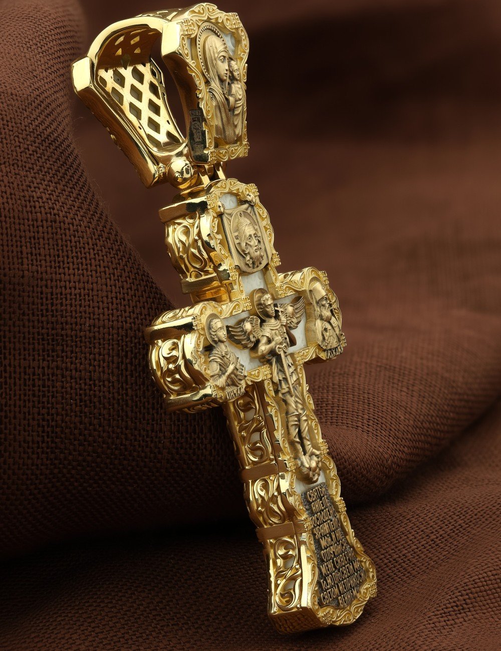 Крест из лимонного золота c бивнем мамонта