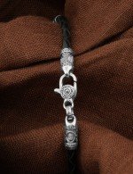 Браслет из белого золота c кожаным шнурком