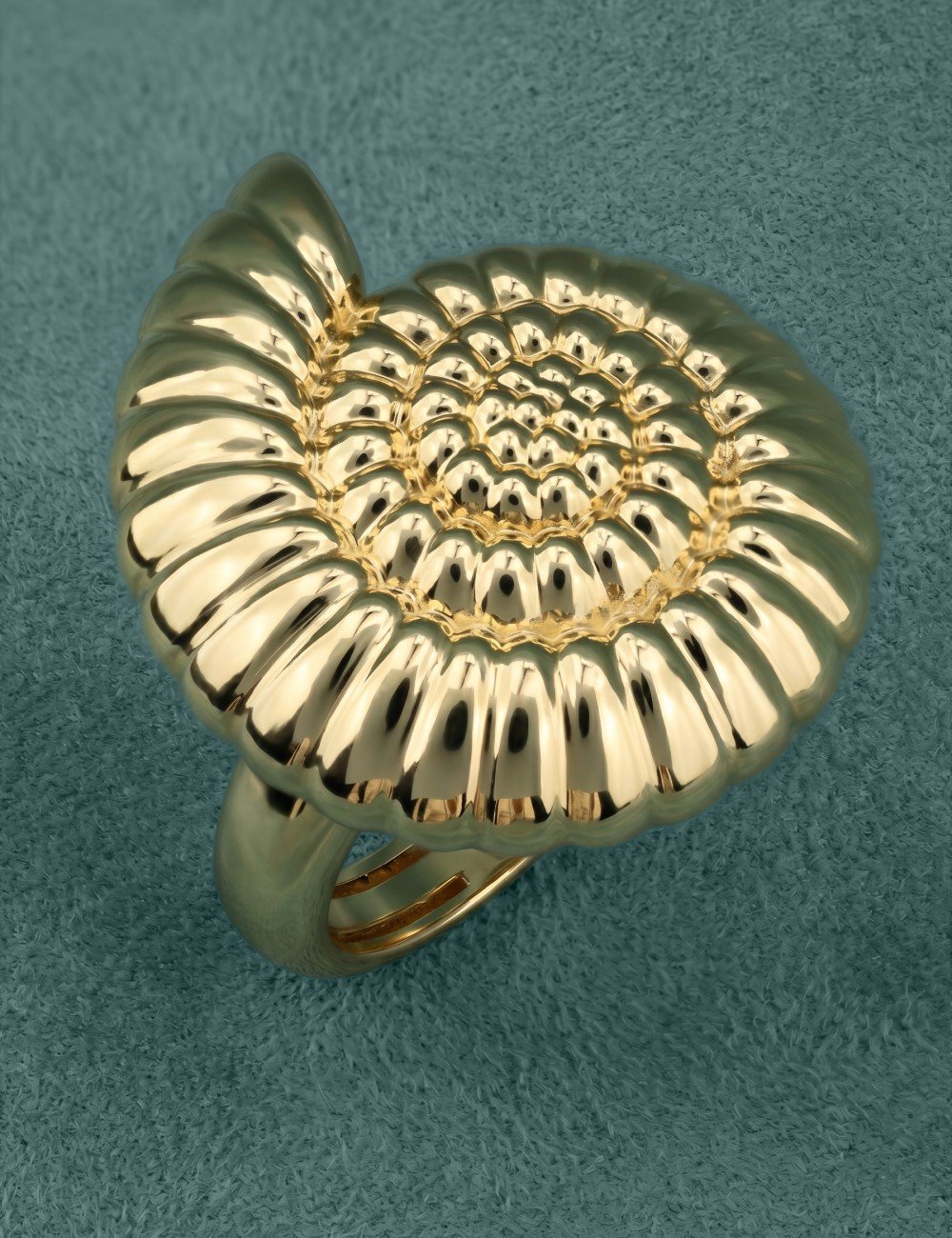 Кольцо из лимонного золота c рубином