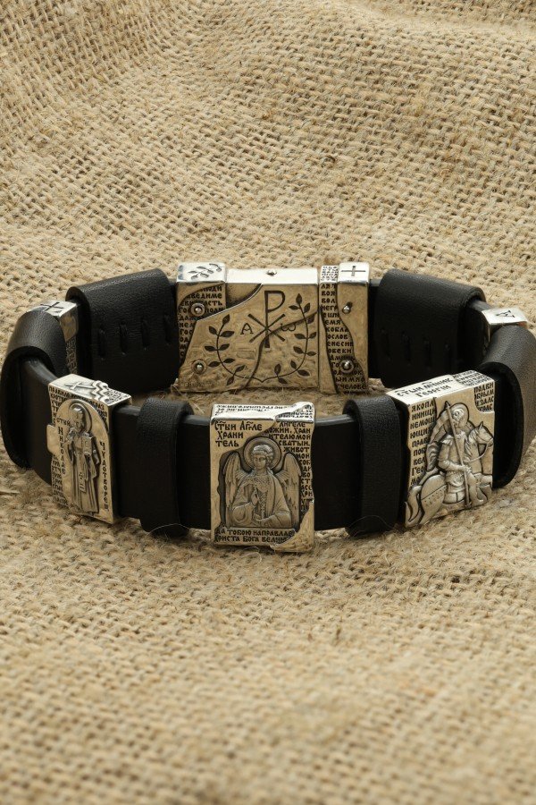 Браслет из серебра c кожаным шнурком