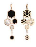 Подвеска из золота c ониксом и перламутром