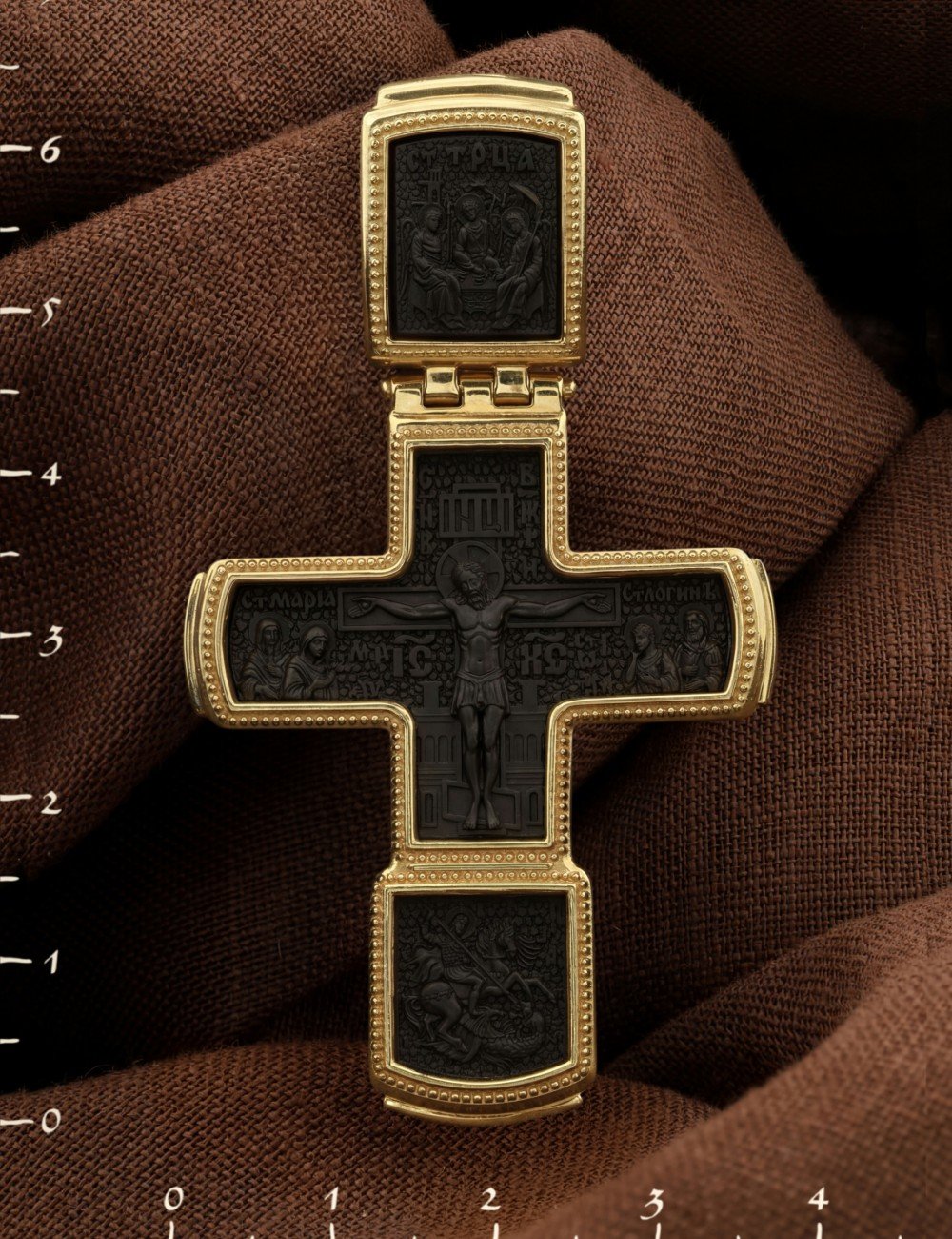 Крест из лимонного золота c эбеновым деревом