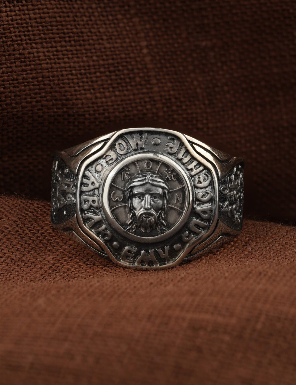 Кольцо из белого золота