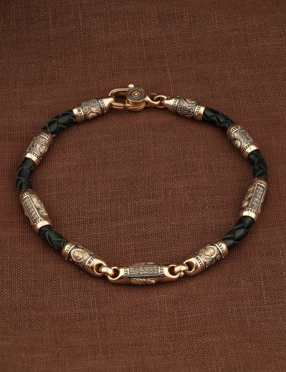 Браслет из золота c кожаным шнурком