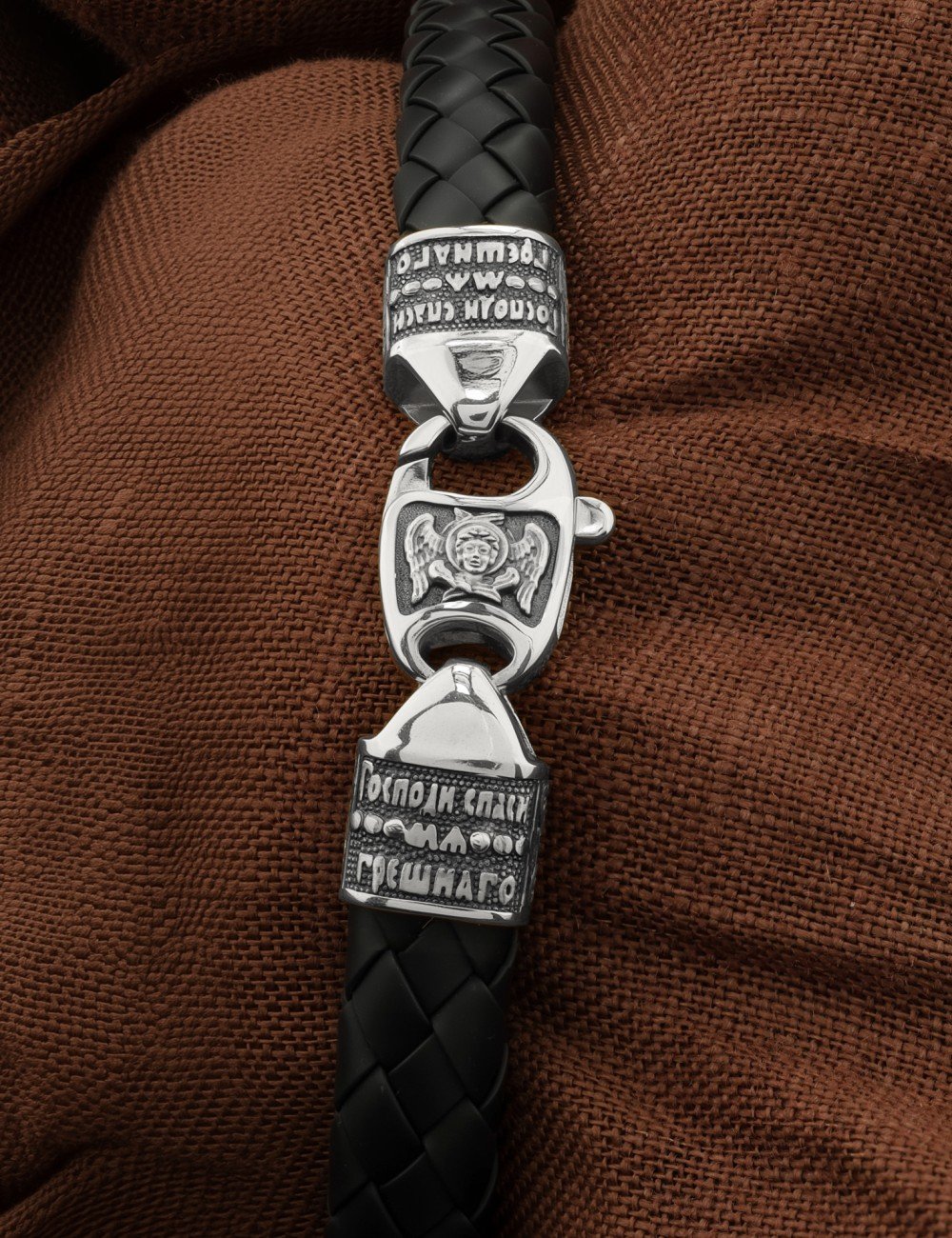 Браслет из белого золота c шнурком