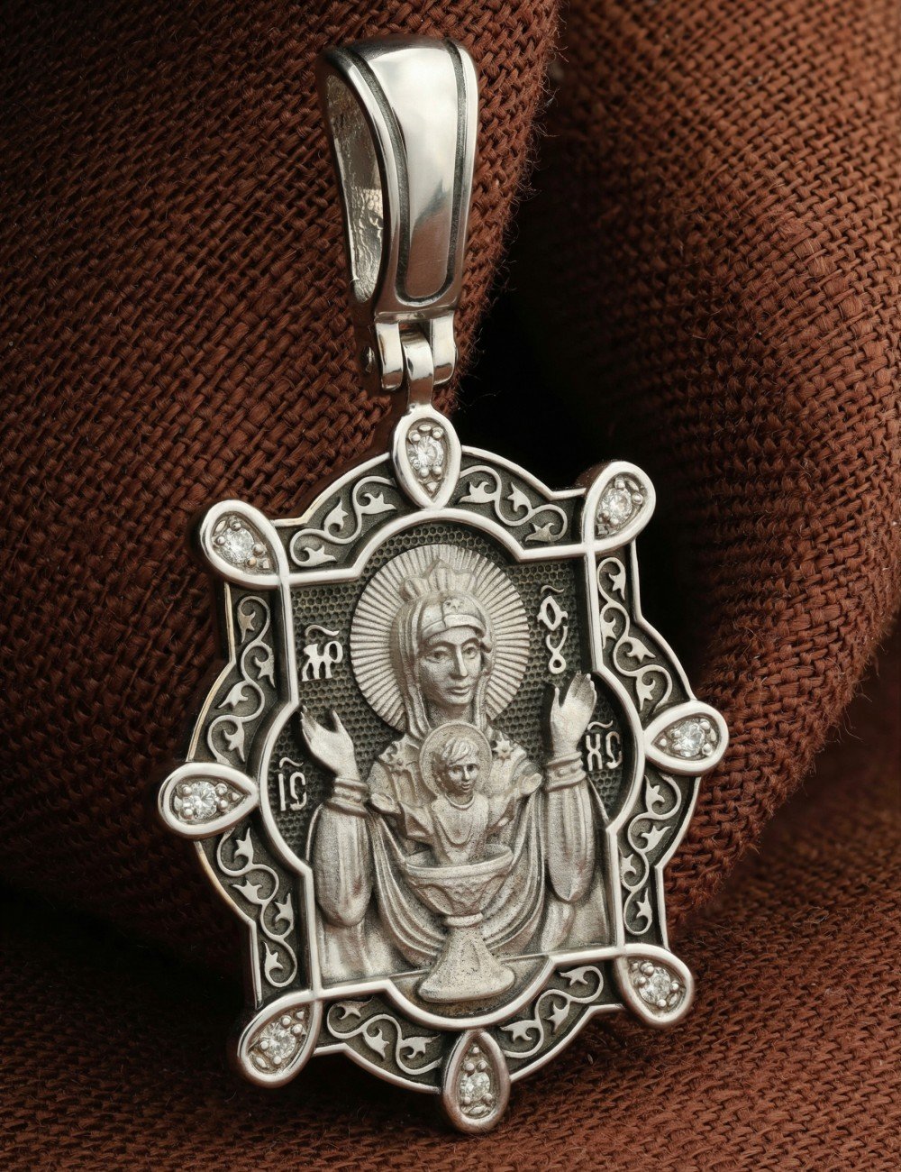 Образок из белого золота c бриллиантами