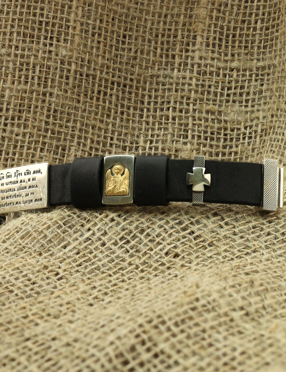 Браслет из серебра и золота c кожаным шнурком