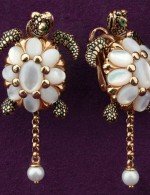 Серьги из золота c эмалью, жемчугом и перламутром