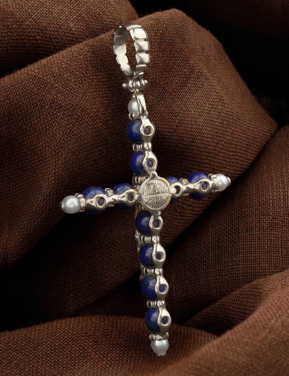 Крест из белого золота c жемчугом и лазуритом