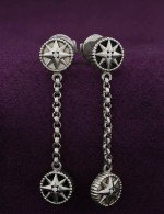 Серьги из белого золота c бриллиантами, ониксом и перламутром