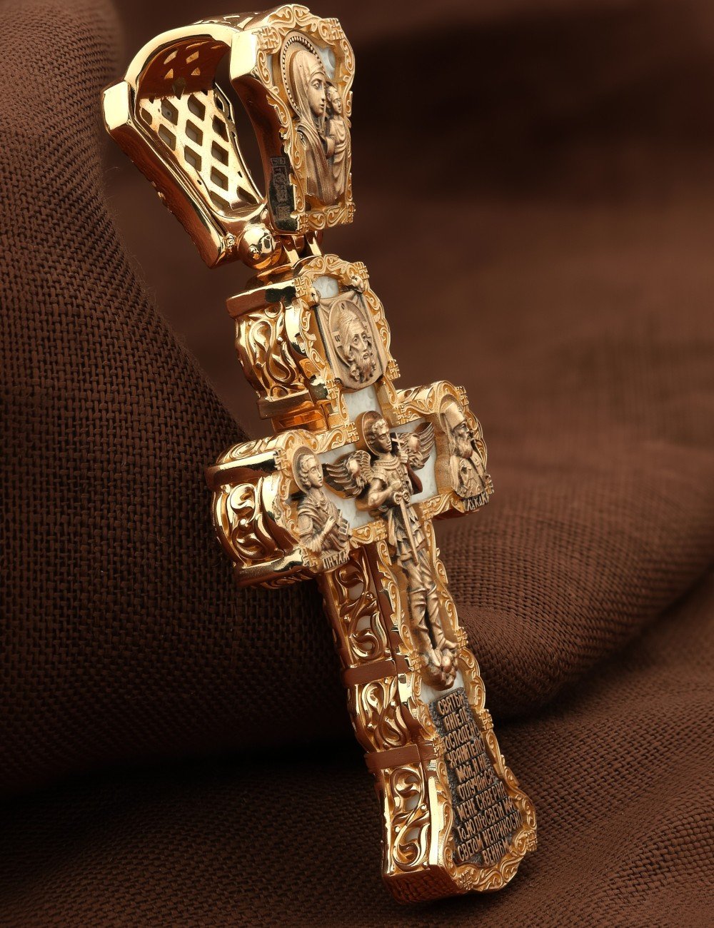 Крест из золота c бивнем мамонта