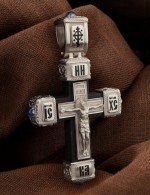 Крест из белого золота c эмалью, сапфиром и эбеновым деревом