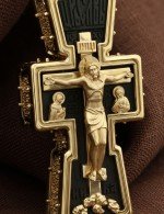 Крест из лимонного золота c эбеновым деревом