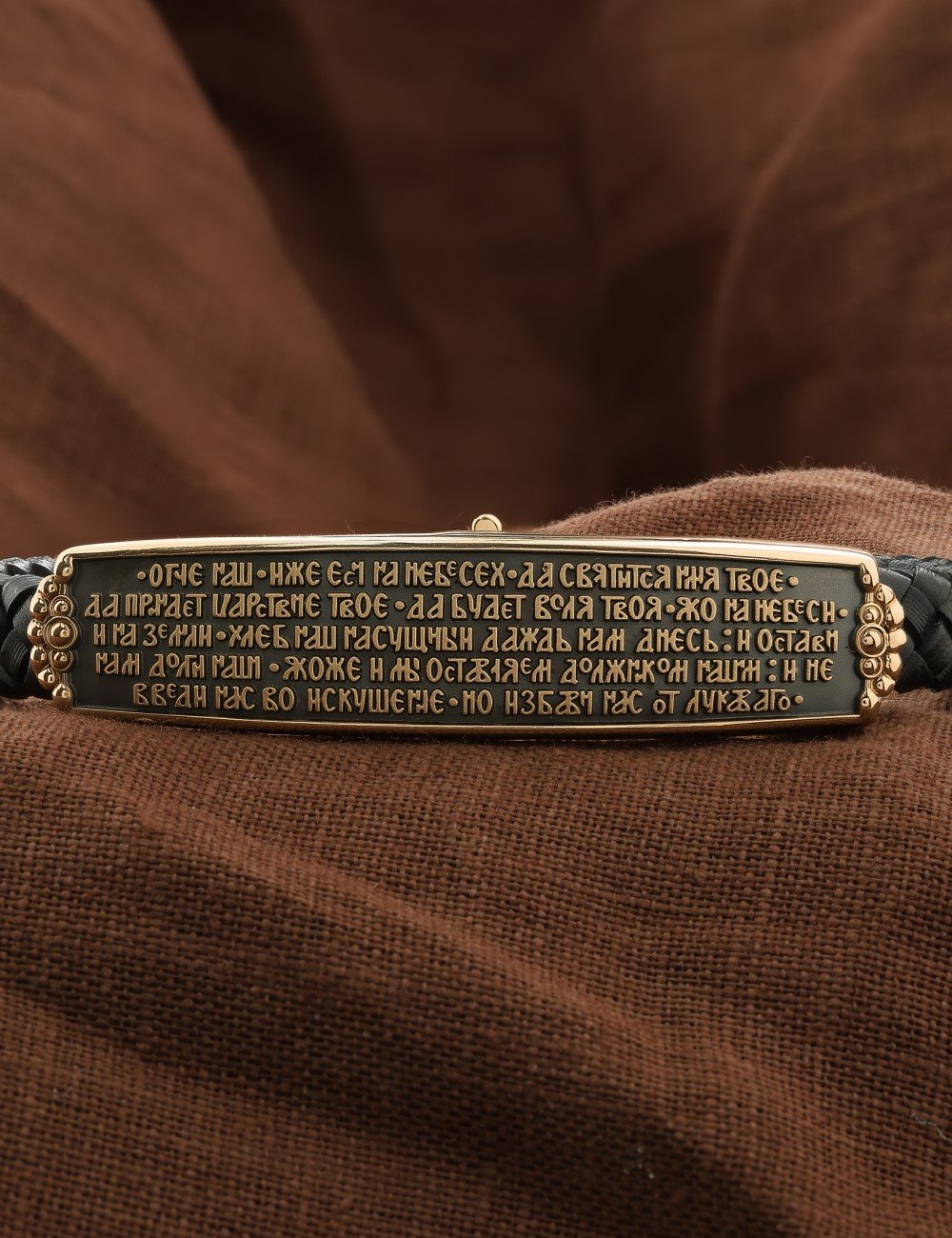 Браслет из золота c шнурком