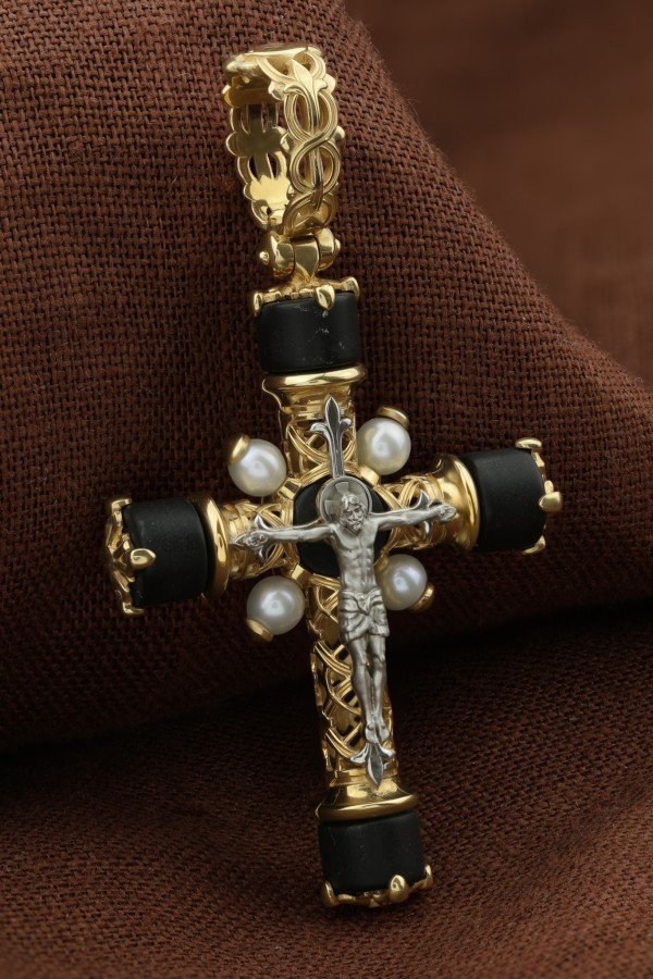 Крест из лимонного золота c жемчугом и ониксом