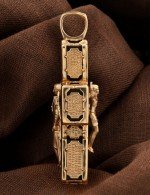 Крест из золота c эбеновым деревом