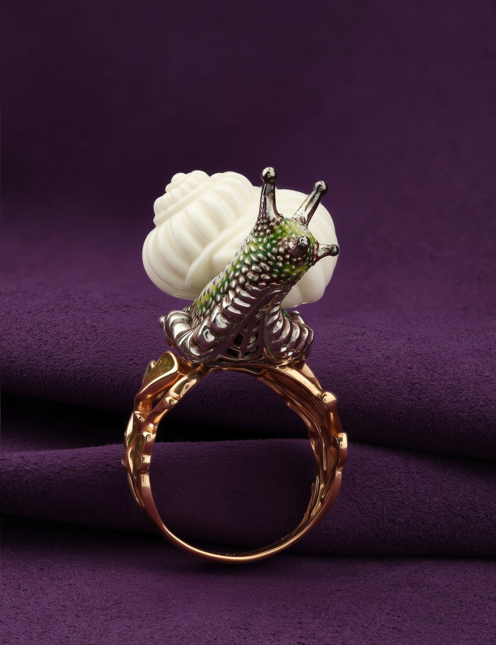 Кольцо из золота c эмалью и бивнем мамонта