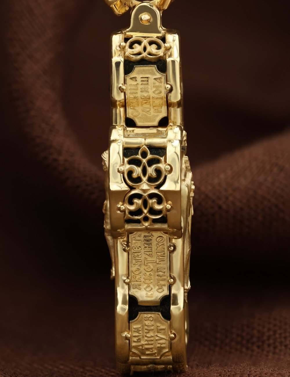 Крест из лимонного золота c эбеновым деревом