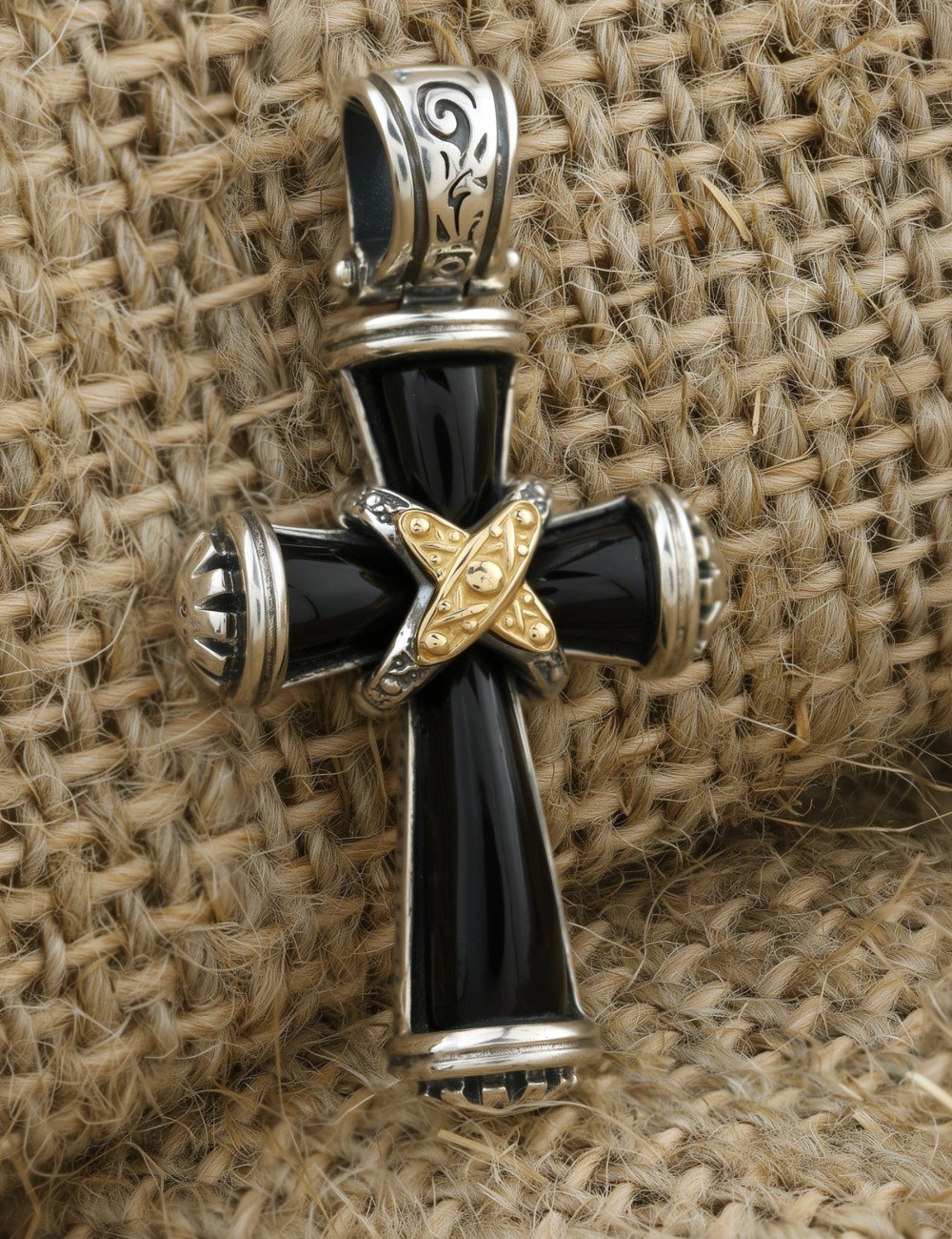 Крест из серебра и золота c ониксом и рубином