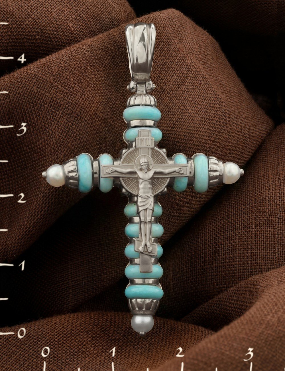 Крест из белого золота c жемчугом и бирюзой