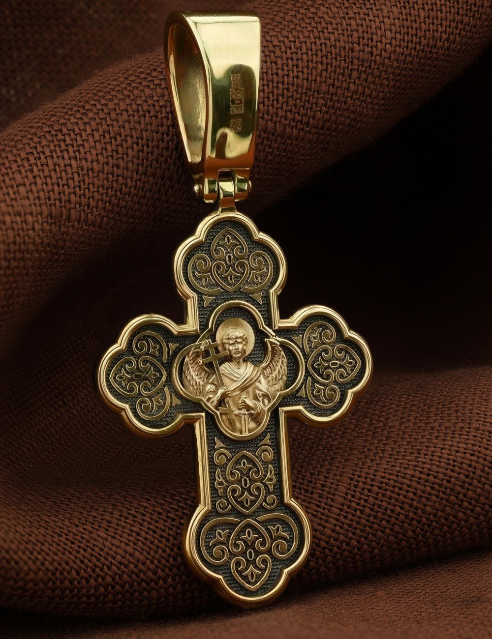 Крест из лимонного золота