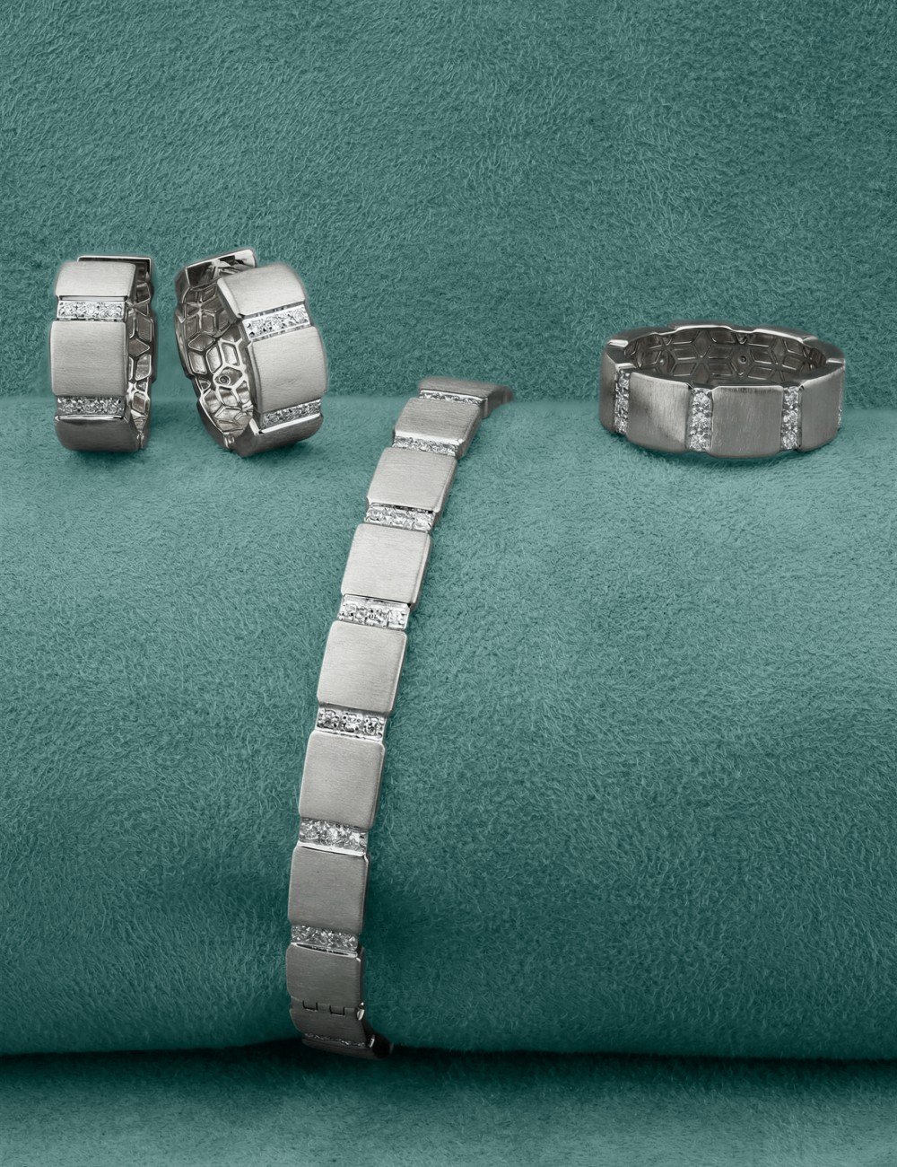 Серьги из белого золота c бриллиантами