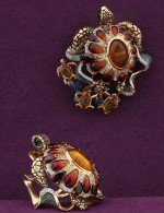 Брошь из золота c эмалью, фианитом, гранатом и янтарём