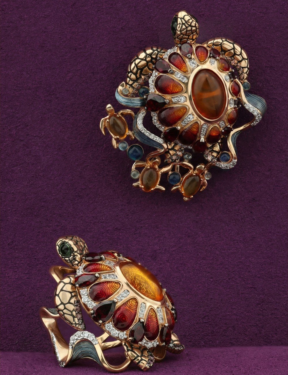 Брошь из золота c эмалью, фианитом, гранатом и янтарём