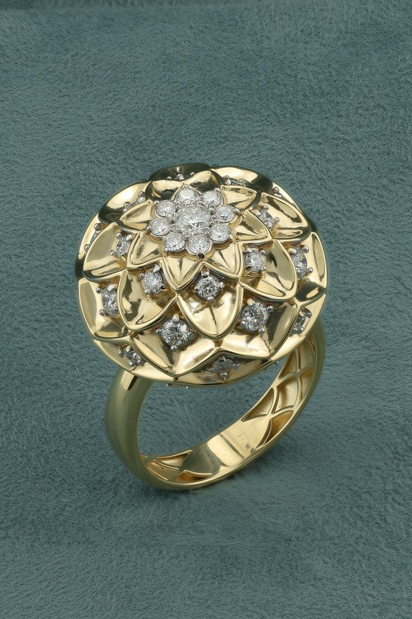 Кольцо из лимонного золота c бриллиантами