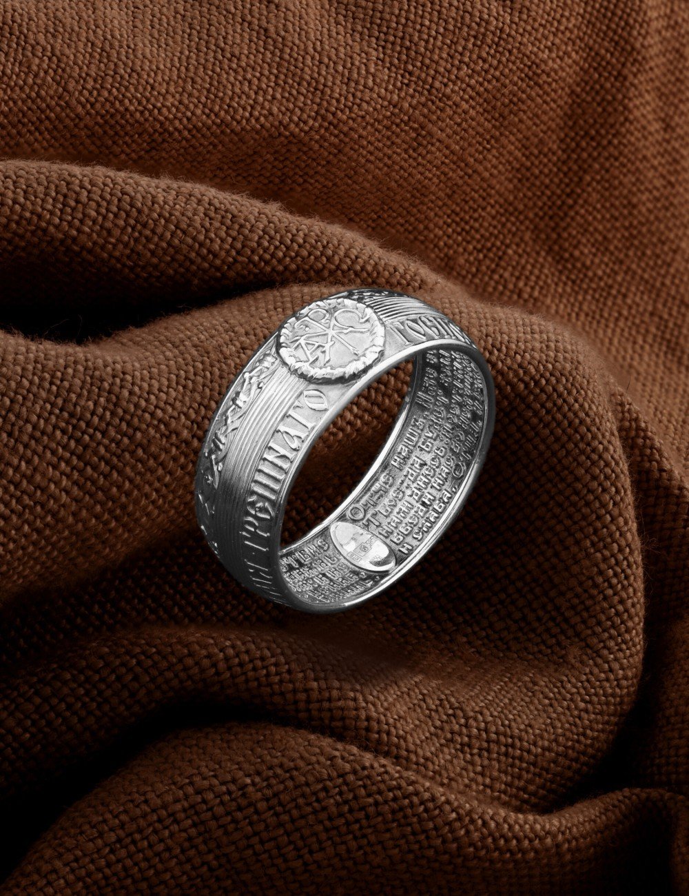 Кольцо из белого золота