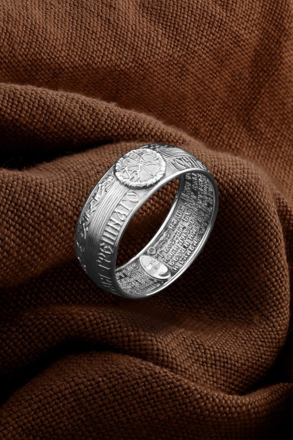 Кольцо из белого золота