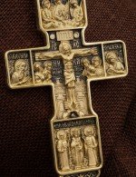 Крест из лимонного золота