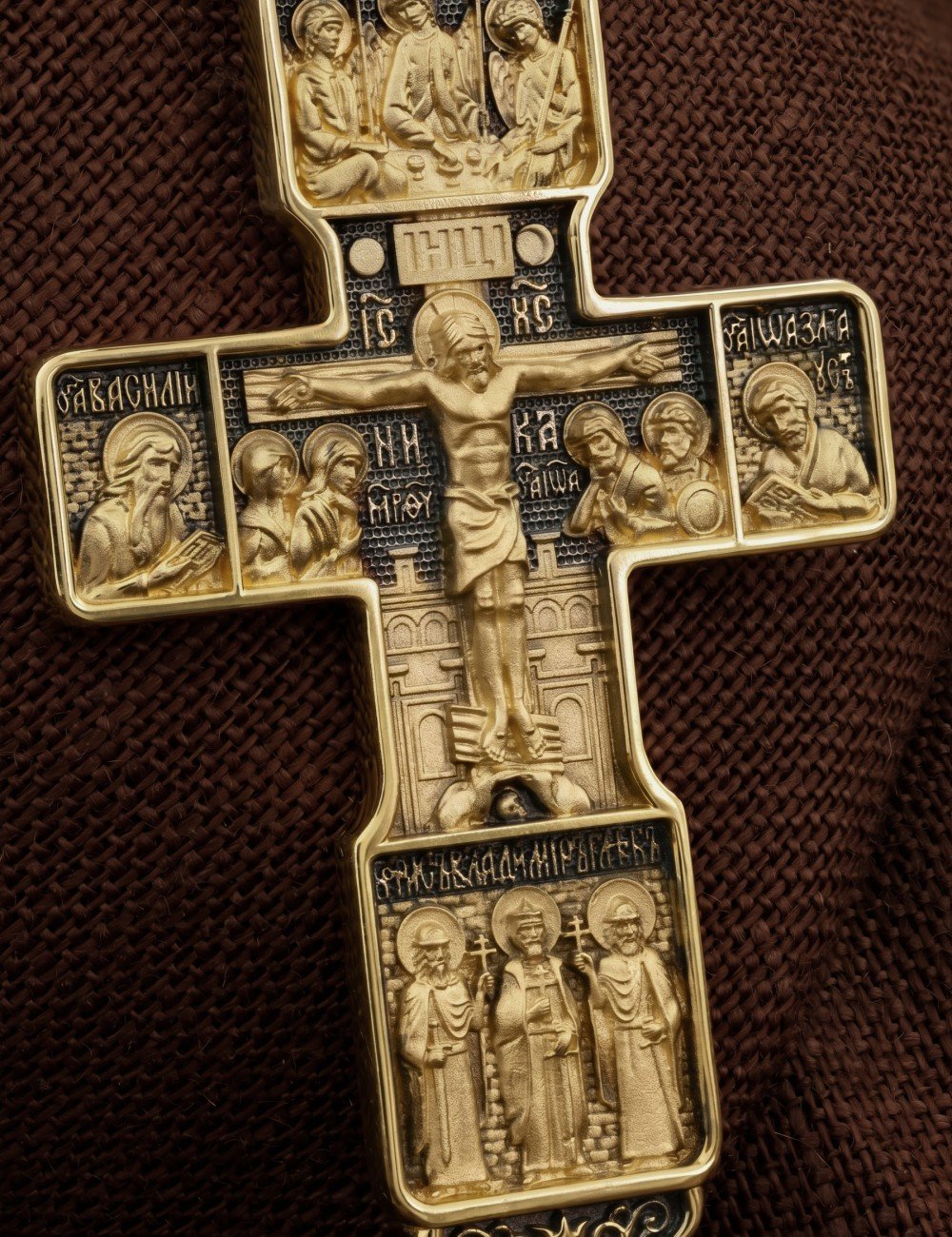 Крест из лимонного золота