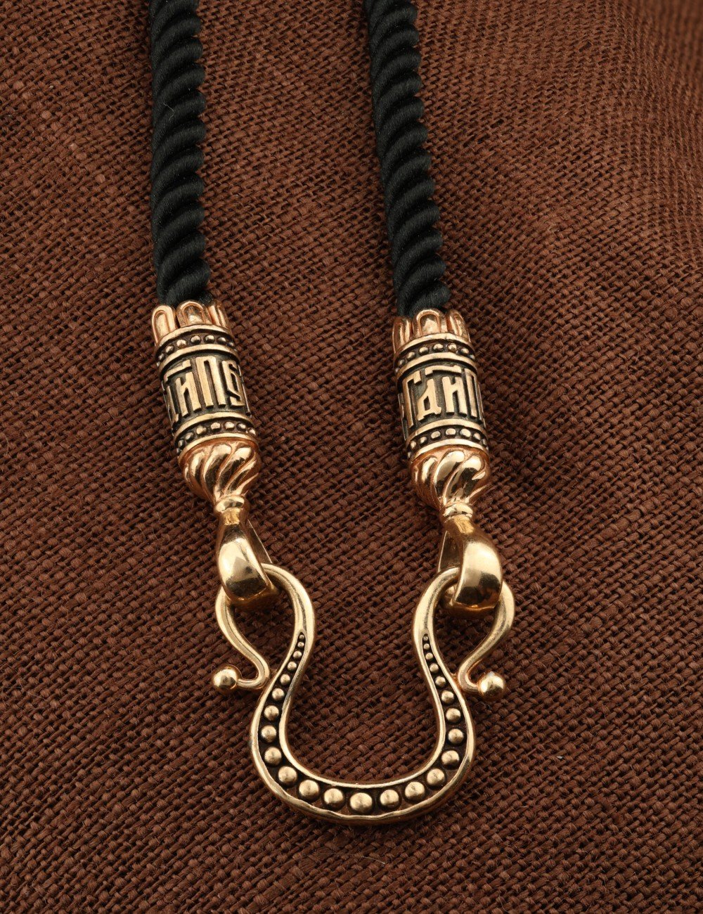 Шнурок шёлковый из золота c шёлковым шнурком