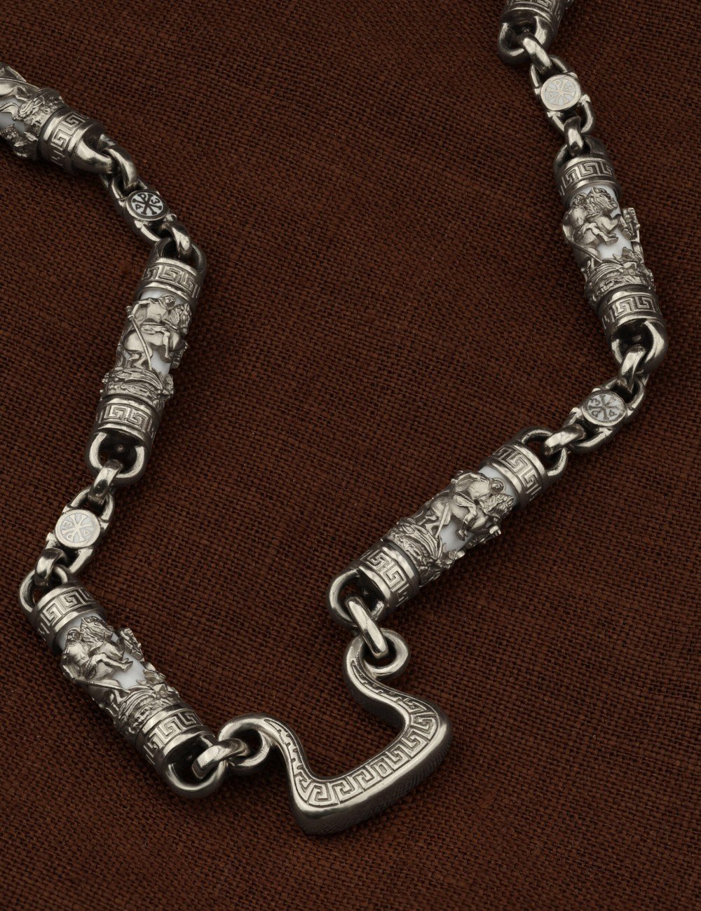 Цепь из белого золота c эмалью и бивнем мамонта