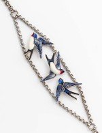 Браслет из белого золота c эмалью и сапфиром