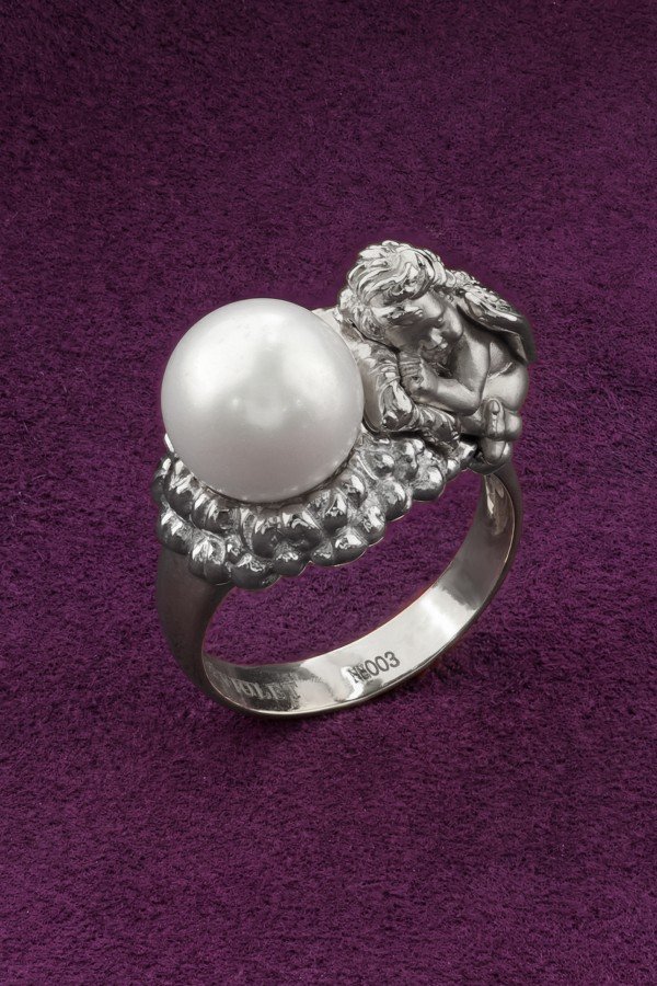 Кольцо из белого золота c жемчугом