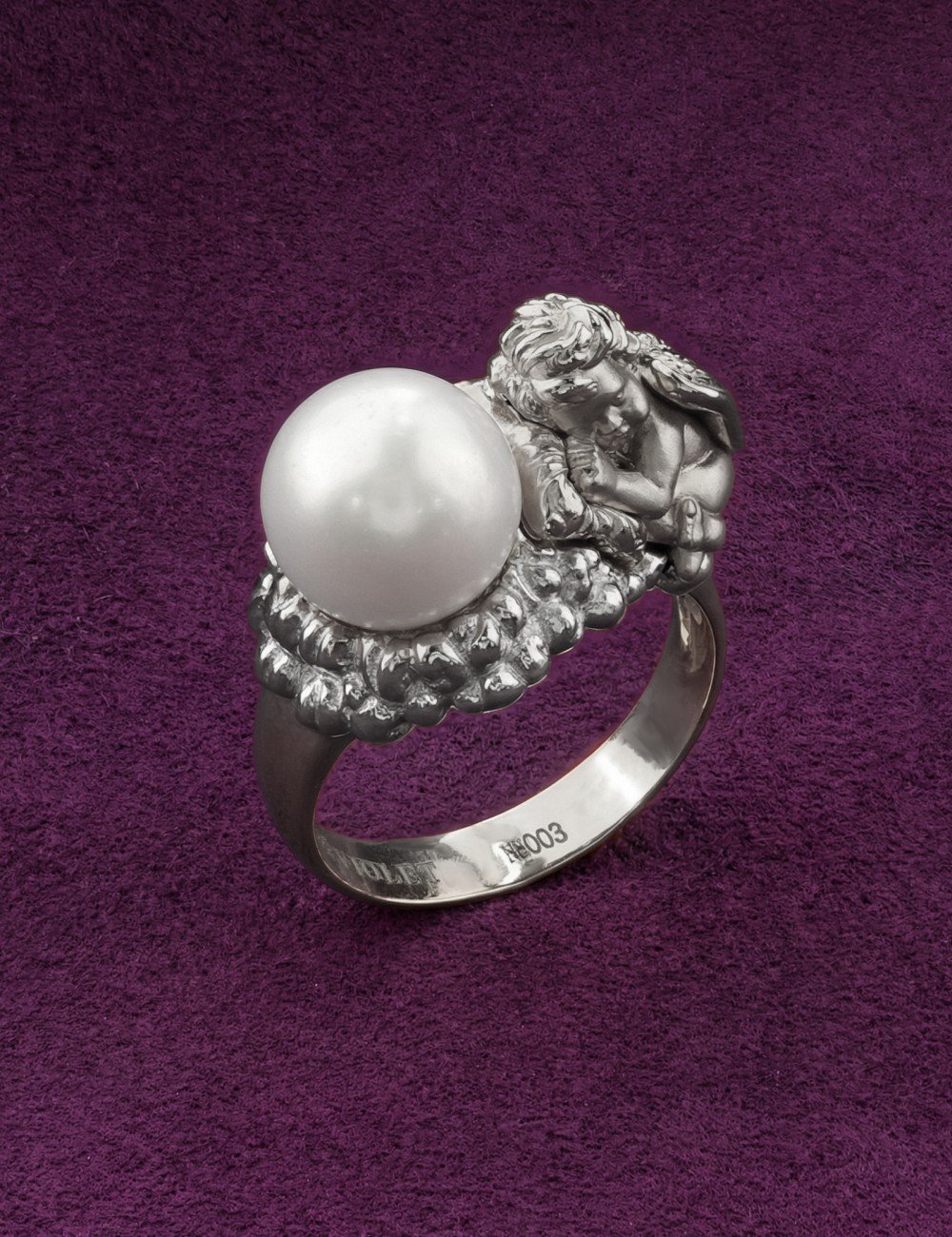 Кольцо из белого золота c жемчугом