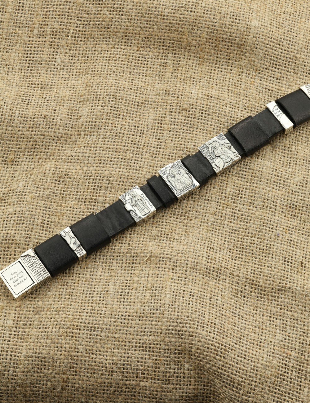 Браслет из серебра c кожаным шнурком