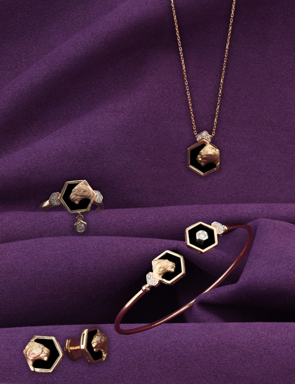 Колье из золота c бриллиантами и ониксом