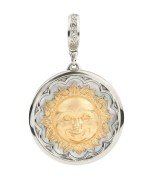 Подвеска из белого золота c ониксом и перламутром