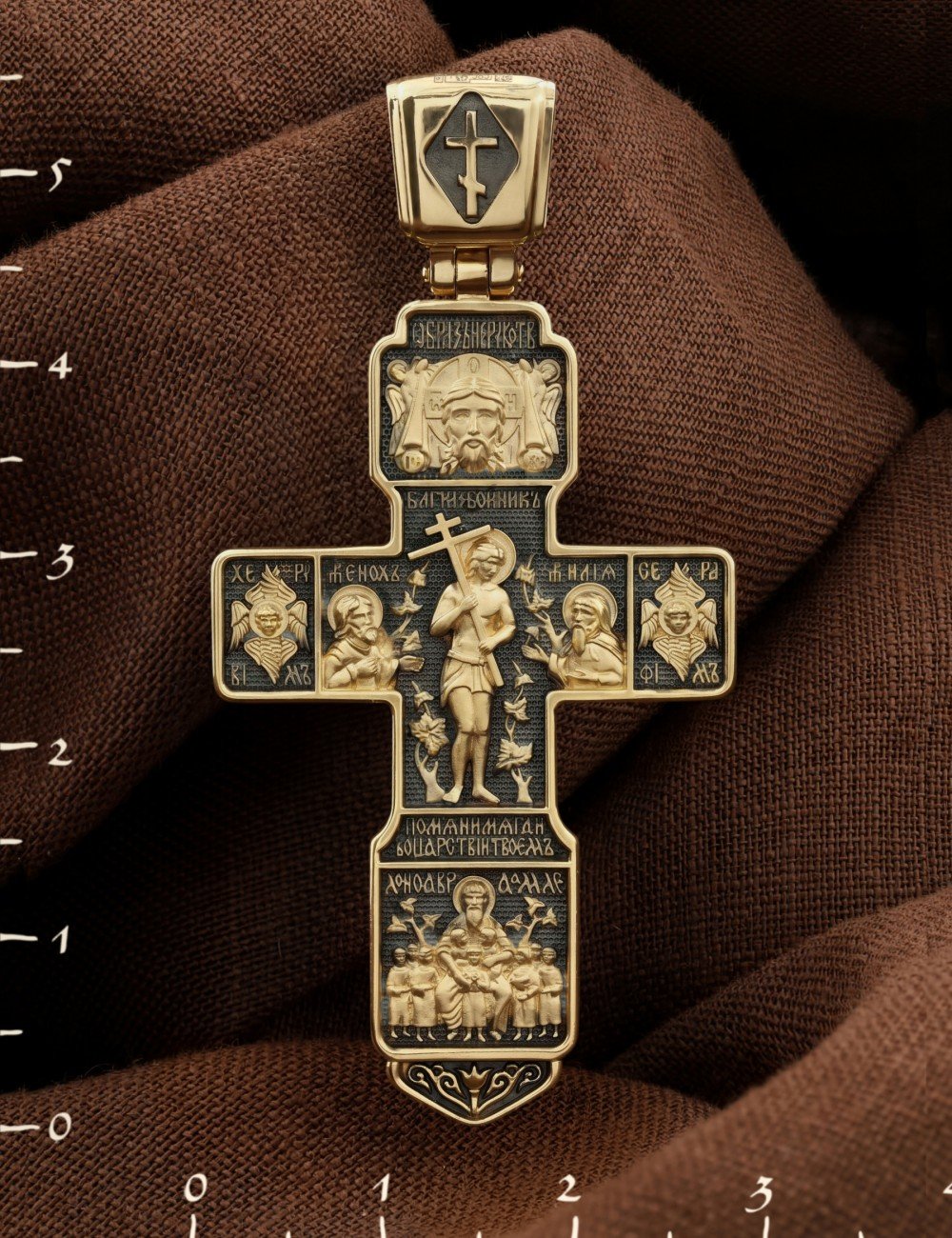 Крест из лимонного золота