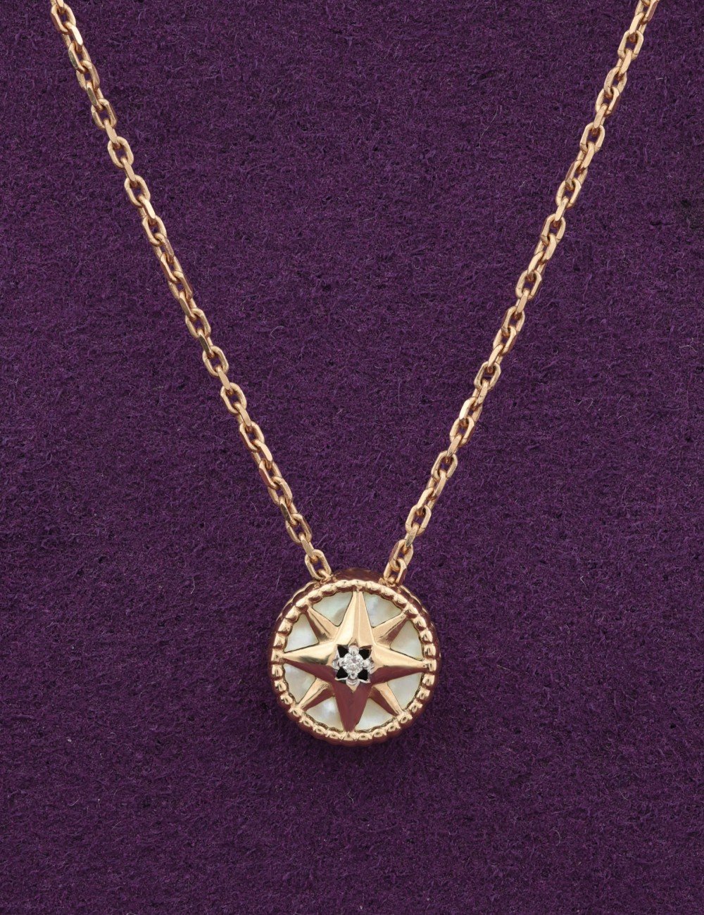 Колье из золота c бриллиантами и перламутром