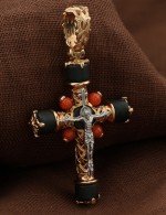 Крест из золота c ониксом и кораллом