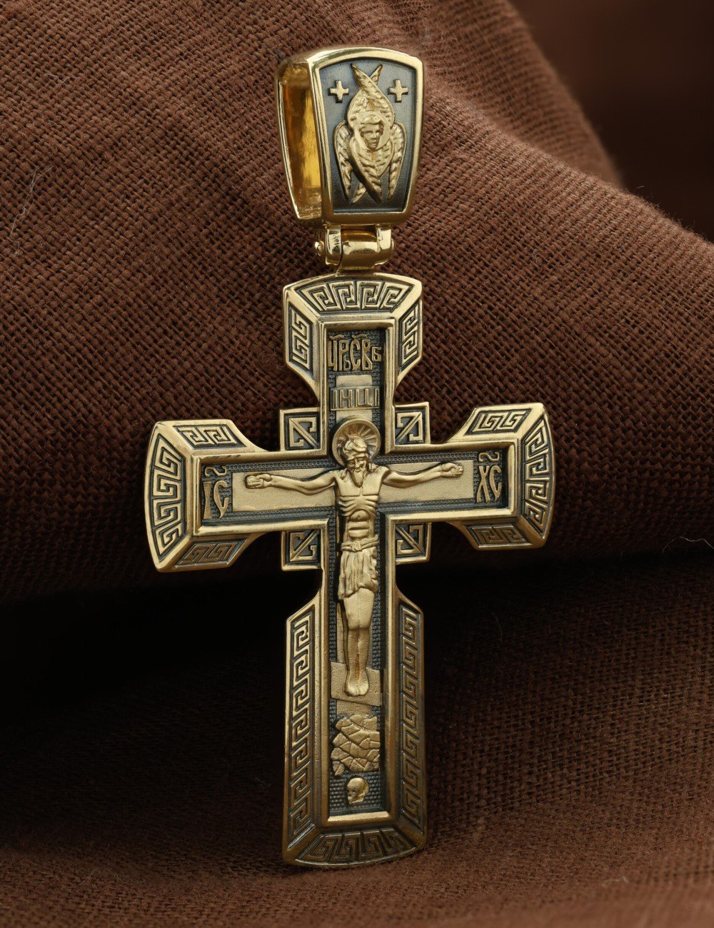 Крест из лимонного золота