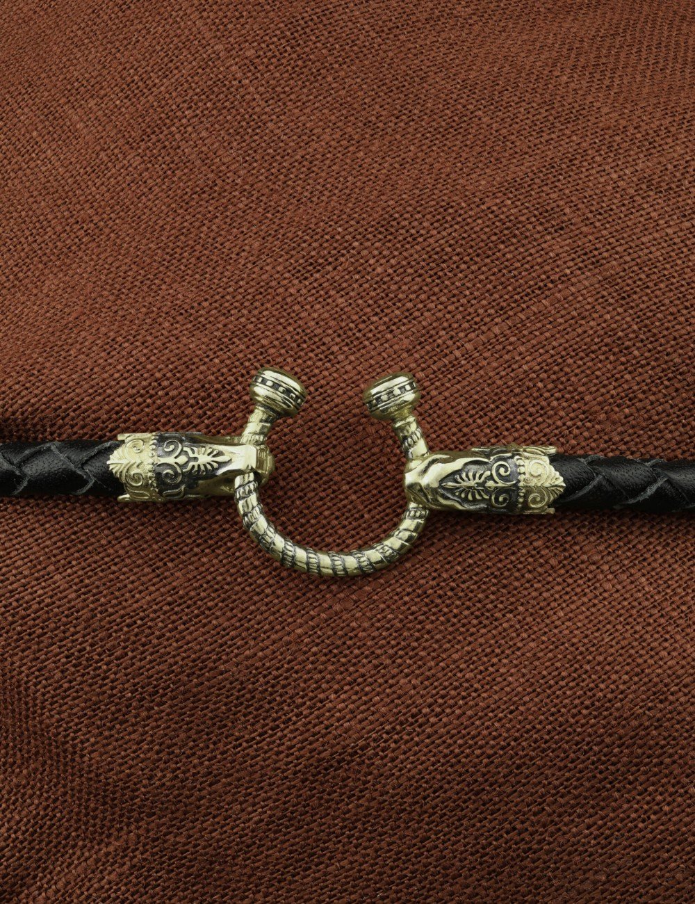 Гайтан из зелёного золота c кожаным шнурком