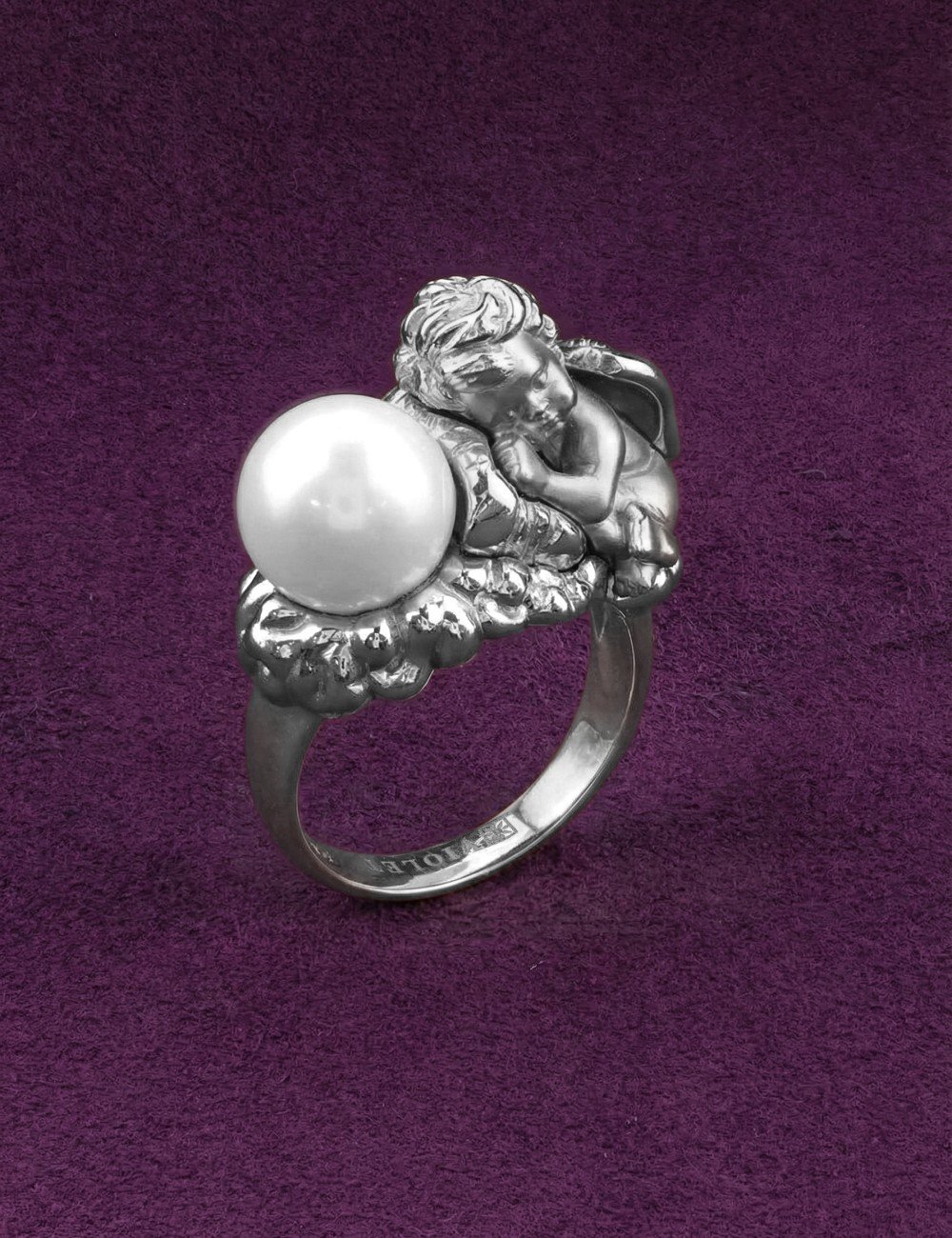 Кольцо из белого золота c жемчугом
