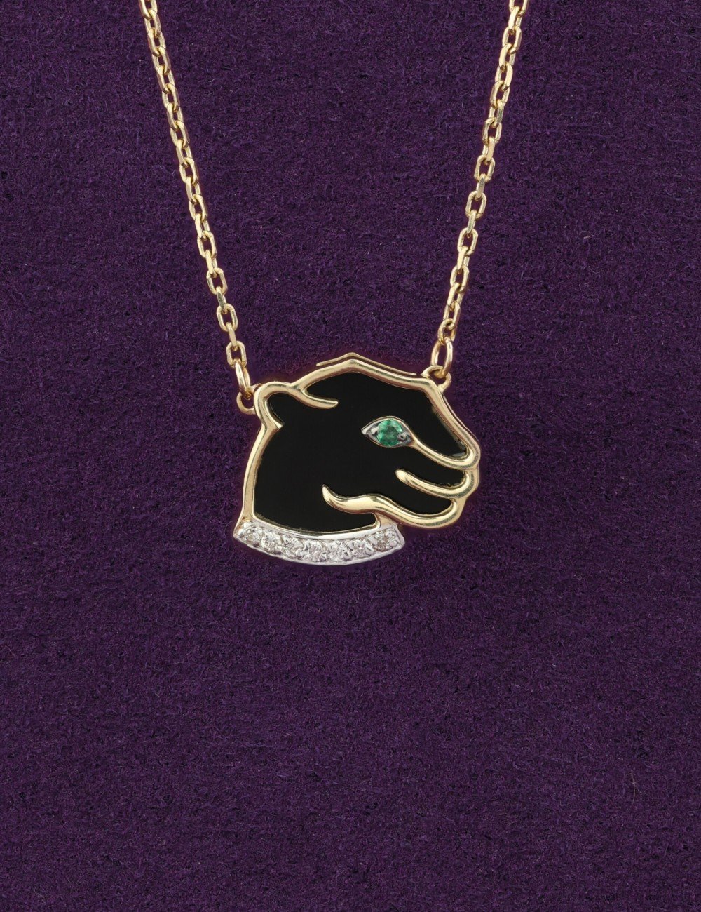 Колье из лимонного золота c бриллиантами, изумрудом и ониксом