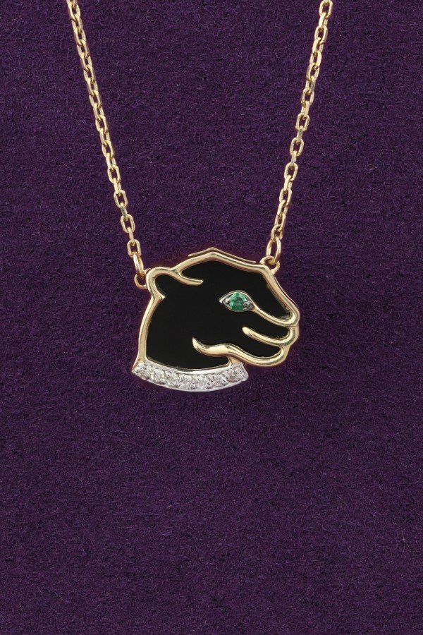 Колье из лимонного золота c бриллиантами, изумрудом и ониксом