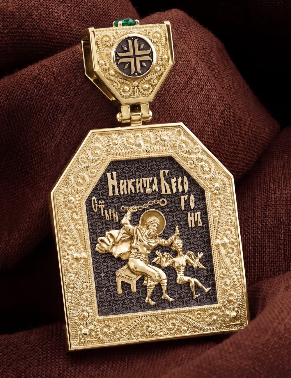 Образок из лимонного золота c эмалью и хризопразом